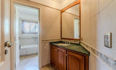 Casa en venta - 6 Dormitorios 4 Baños - Cochera - 1.978Mts2 - Canning