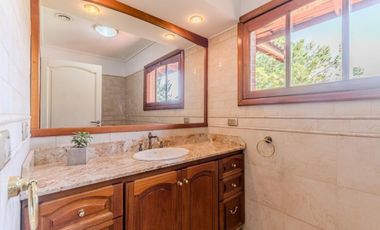 Casa en venta - 6 Dormitorios 4 Baños - Cochera - 1.978Mts2 - Canning