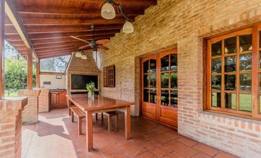 Casa en venta - 6 Dormitorios 4 Baños - Cochera - 1.978Mts2 - Canning