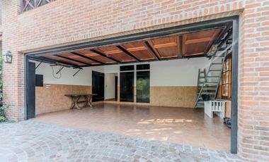 Casa en venta - 6 Dormitorios 4 Baños - Cochera - 1.978Mts2 - Canning
