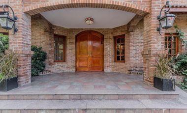 Casa en venta - 6 Dormitorios 4 Baños - Cochera - 1.978Mts2 - Canning