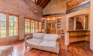 Casa en venta - 6 Dormitorios 4 Baños - Cochera - 1.978Mts2 - Canning
