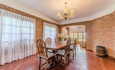 Casa en venta - 6 Dormitorios 4 Baños - Cochera - 1.978Mts2 - Canning