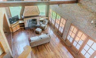 Casa en venta - 6 Dormitorios 4 Baños - Cochera - 1.978Mts2 - Canning