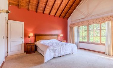 Casa en venta - 6 Dormitorios 4 Baños - Cochera - 1.978Mts2 - Canning