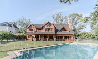Casa en venta - 6 Dormitorios 4 Baños - Cochera - 1.978Mts2 - Canning