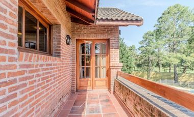 Casa en venta - 6 Dormitorios 4 Baños - Cochera - 1.978Mts2 - Canning