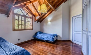 Casa en venta - 6 Dormitorios 4 Baños - Cochera - 1.978Mts2 - Canning
