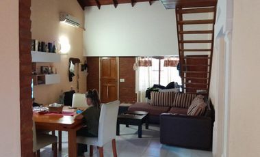 Casa en venta - 3 Dormitorios 3 Baños - Cochera - 600Mts2 - Wilde