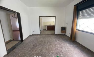 Alquiler PH al Frente 3 Ambientes con Patio - Paso Del Rey Norte