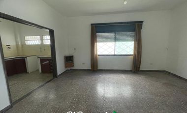 Alquiler PH al Frente 3 Ambientes con Patio - Paso Del Rey Norte