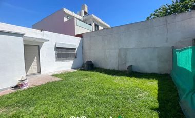 Alquiler PH al Frente 3 Ambientes con Patio - Paso Del Rey Norte