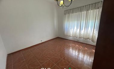 Alquiler PH al Frente 3 Ambientes con Patio - Paso Del Rey Norte