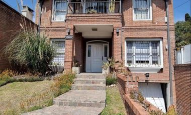 Casa en venta - 4 Dormitorios 3 Baños - Cochera - 400Mts2 - Ituzaingó