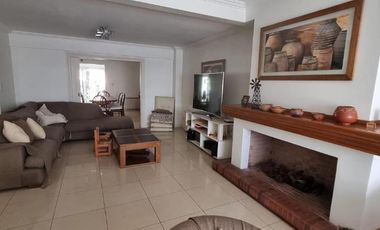 Casa en venta - 4 Dormitorios 3 Baños - Cochera - 400Mts2 - Ituzaingó