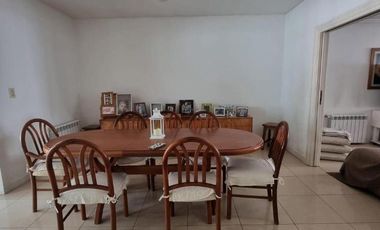 Casa en venta - 4 Dormitorios 3 Baños - Cochera - 400Mts2 - Ituzaingó