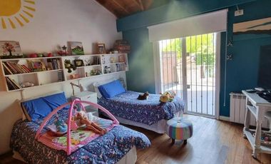 Casa en venta - 4 Dormitorios 3 Baños - Cochera - 400Mts2 - Ituzaingó