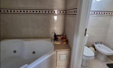 Casa en venta - 4 Dormitorios 3 Baños - Cochera - 400Mts2 - Ituzaingó