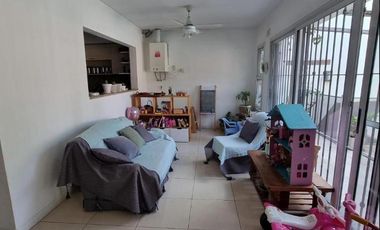 Casa en venta - 4 Dormitorios 3 Baños - Cochera - 400Mts2 - Ituzaingó