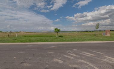 EXCELENTE LOTE AL LAGO CENTRAL EN VENTA EN LOS PUENTES - NORDELTA