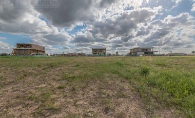 EXCELENTE LOTE AL LAGO CENTRAL EN VENTA EN LOS PUENTES - NORDELTA