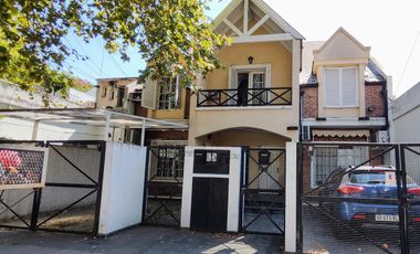 Duplex tipo casa con cochera
