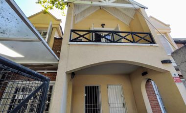 Duplex tipo casa con cochera