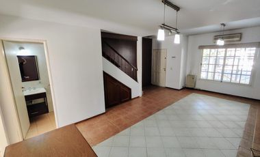 Duplex tipo casa con cochera