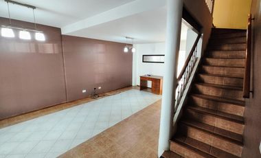 Duplex tipo casa con cochera