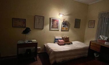 Casa en  venta de 3 ambientes con cochera, jardín y piscina