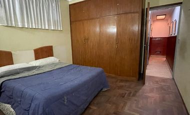 Casa en  venta de 3 ambientes con cochera, jardín y piscina