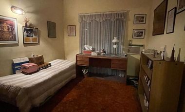 Casa en  venta de 3 ambientes con cochera, jardín y piscina