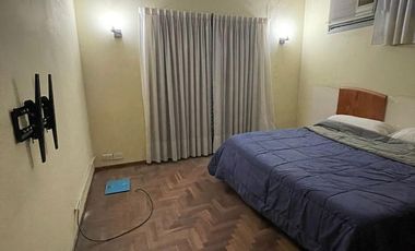 Casa en  venta de 3 ambientes con cochera, jardín y piscina