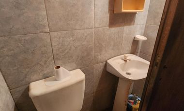 Venta casa de 5 ambientes con cochera y fondo libre en Quilmes Oeste