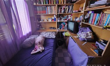 Venta casa de 5 ambientes con cochera y fondo libre en Quilmes Oeste
