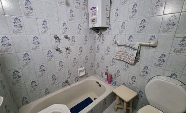 PH 3 ambientes y medio, al frente a 200 metros de Hipólito Irigoyen.