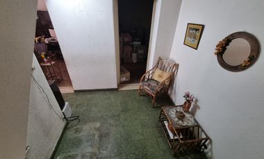 PH 3 ambientes y medio, al frente a 200 metros de Hipólito Irigoyen.
