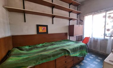 PH 3 ambientes y medio, al frente a 200 metros de Hipólito Irigoyen.
