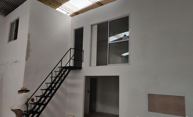 VENTA LOCAL COMERCIAL CON GALPON SOBRE RUTA 8 CENTRO DE PILAR.