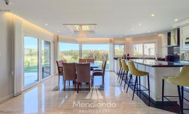 Casa 5 amb con piscina y cochera triple en Barrio Privado Tierras del Mar