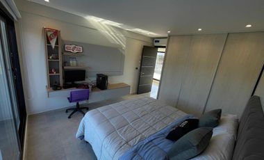 Casa en venta - 4 Dormitorios 4 Baños - 900Mts2 - Terralagos, Canning