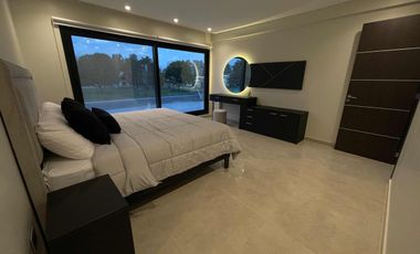 Casa en venta - 4 Dormitorios 4 Baños - 900Mts2 - Terralagos, Canning