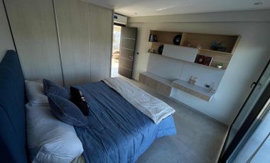 Casa en venta - 4 Dormitorios 4 Baños - 900Mts2 - Terralagos, Canning