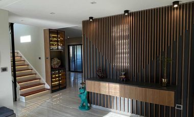 Casa en venta - 4 Dormitorios 4 Baños - 900Mts2 - Terralagos, Canning