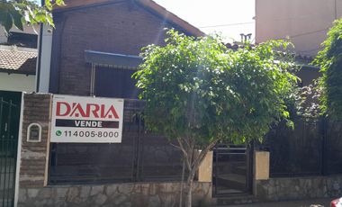 Casa en venta de una planta en Florida, próxima a Panamericana, con jardín
