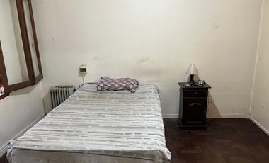 Casa en venta de una planta en Florida, próxima a Panamericana, con jardín
