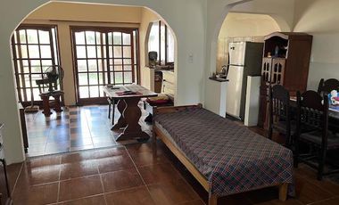 Casa en venta de una planta en Florida, próxima a Panamericana, con jardín