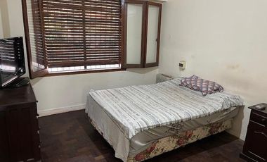 Casa en venta de una planta en Florida, próxima a Panamericana, con jardín