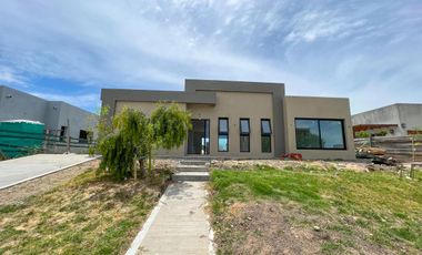 CASA, VENTA, SAN SEBASTIAN, AREA 1, LOTE AL 100, 4 AMBIENTES