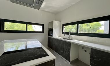 CASA, VENTA, SAN SEBASTIAN, AREA 1, LOTE AL 100, 4 AMBIENTES
